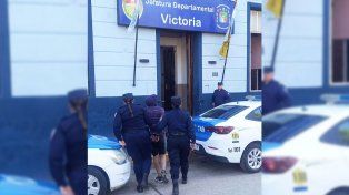 &nbsp;El estafador tiene causas judiciales en Victoria. Con el ardid de la venta de cubiertas o accesorios automotrices baratos engañaba a sus víctimas&nbsp;