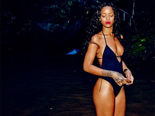 Rihanna calentó Instagram con su belleza natural