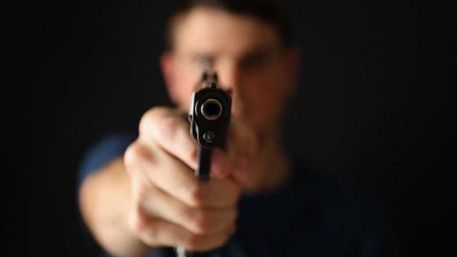 Condenaron a un exjefe policial que agredió y le apuntó con su arma a otro hombre en una discusión de tránsito