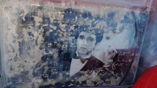 En primer plano de Tony Montana, en el empaque de la droga que encontraron abandonada.