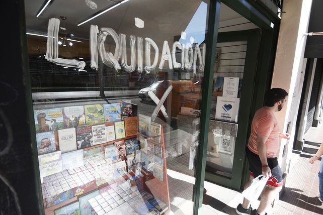 La librería Rayuela está ubicada en Corrientes 551 desde hae 32 años. En breve cerrará para siempre.