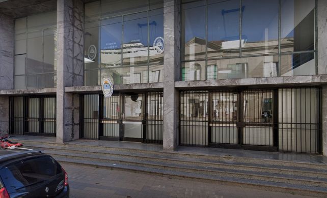 Condenaron a una pareja por intentar ingresar al país con 50.000 dólares sin declarar