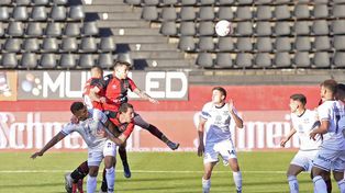 Remontada leprosa. Juan Garro anota uno de los goles leprosos ante Talleres en la primera fecha de la Liga Profesional 2021, donde Newell’s tras estar 0-2 ganó 3 a 2.