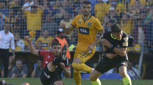 Merlos arbitró el clásico que se jugó en 2019 en el Gigante y terminó igualado 1 a 1 con tantos de Lema y Riaño.