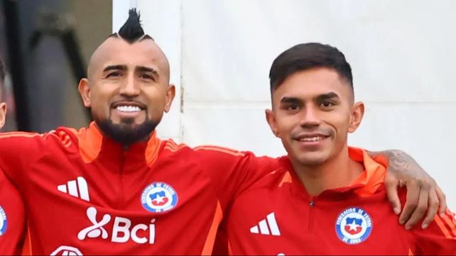 Arturo Vidal junto a Pizarro no sólo compartieron equipo en Colo Colo sino en la selección trasandina.