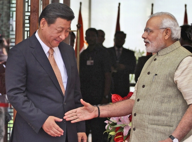 Xi Jinping y el premier indio Narendra Modi durante una anterior cumbre. La imagen no&nbsp; se repetirá este fin de semana.