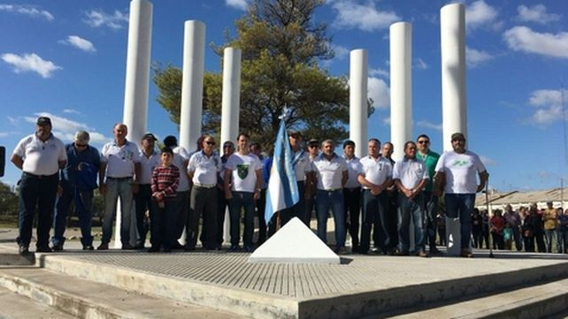 son argentinas. Veteranos de guerra de todo el país rendirán homenaje desde esta noche a los héroes.