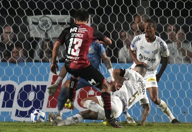 Juan Sforza ya metió el zurdazo