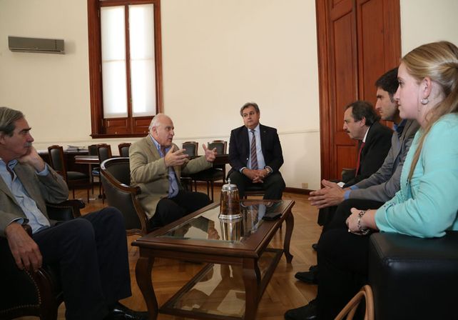 Las autoridades durante el encuentro / Foto: Gentileza Prensa Gobierno de la Provincia de Santa Fe