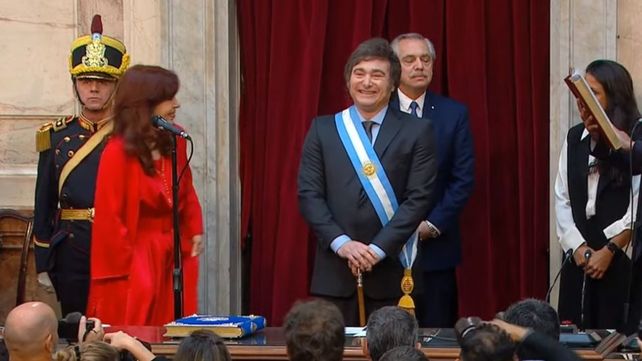 Javier Milei juró ante la Asamblea Legislativa como presidente de la Argentina