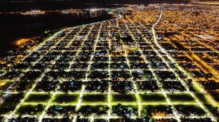 La municipalidad presentó un nuevo plan de iluminación y admitió que hay barrios a oscuras en un 60%