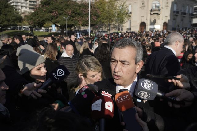 El intendente Pablo Javkin disparó munición gruesa contra el presidente Alberto Fernández por no haber asistido en sus 4 años de mandato al acto del Día de la Bandera en Rosario.&nbsp;