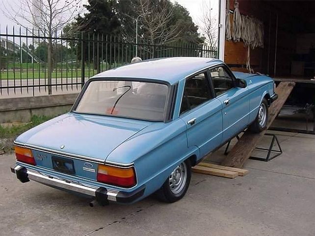 Encontraron un Ford Falcon cero kilómetro en un taller