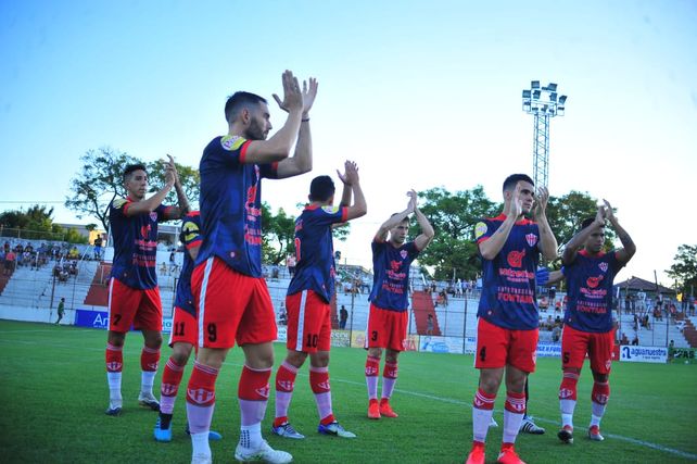 Atlético Paraná ganó 4 de los 6 encuentros disputado en el Mutio.