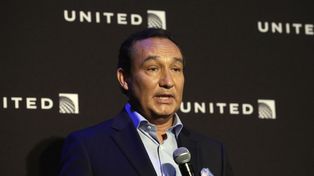 United Airlines pide perdón por bajar a la fuerza a un pasajero
