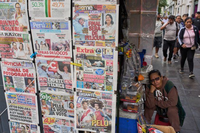 Perú sigue contando votos, con Keiko Fujimori y Roberto Sánchez en empate técnico
