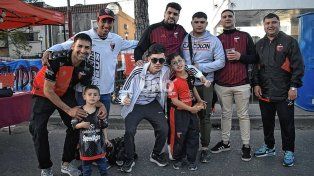 Los hinchas de Colón mostraron el aguante de siempre para el partido ante Estudiantes (RC)