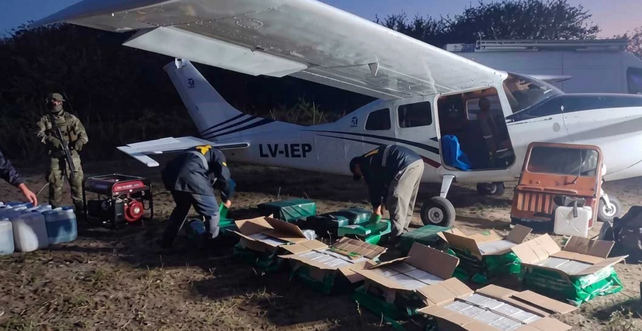 Secuestran más de 400 kilos de cocaína en una avioneta interceptada en el norte de Santa Fe.&nbsp;