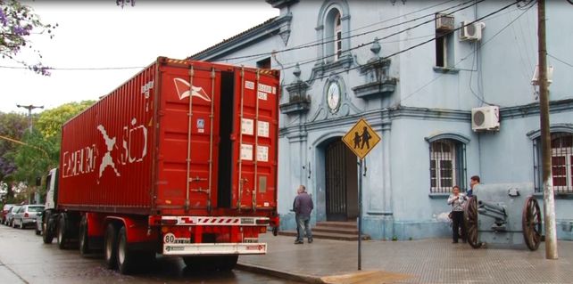 Entre dichos.Según el agente