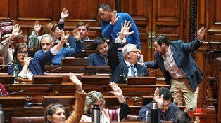 Uruguay: la Cámara de Diputados aprobó el proyecto para permitir la eutanasia y ahora pasa al Senado.