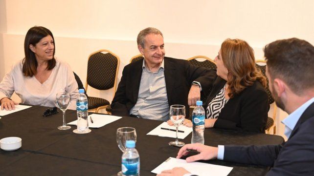 Cumbre de dirigentes socialistas con Rodríguez Zapatero