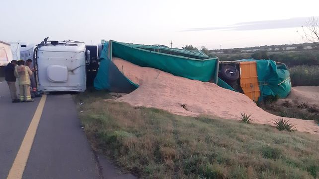 El tránsito es asistido por Gendarmería y Policia en el kilómetro 4 de la Autovía 14