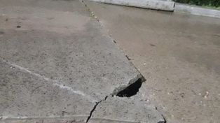 Vecinos de Santa Elena advierten que hay viviendas en peligro por el deslizamiento de barrancas