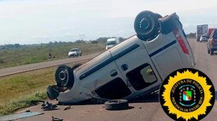 Una mujer sufrió heridas tras volcar en la Autovía Artigas.