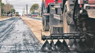 Paulina Castro Demartin e Hijos S.R.L. es un empresa donde su actividad principal la Construcción Vial, elaboración y venta de hormigón elaborado y mezcla asfáltica.