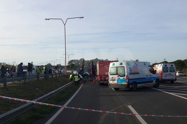 Un camión volcó sobre la ruta nº168