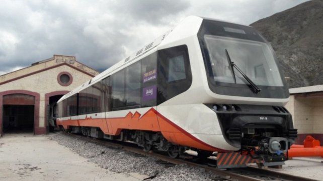 Jujuy inaugura un tren turístico solar con un recorrido por la Quebrada