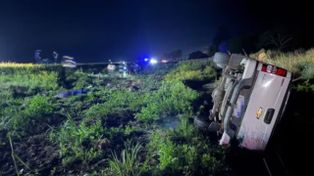 Una pareja viajaba en moto con su bebé en una ruta santafesina y chocaron con una camioneta: murieron los tres