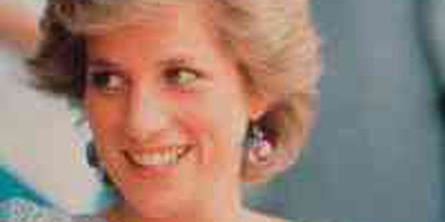Ex amante de Lady Di rompi&oacute; el silencio y dice que su muerte a&uacute;n lo atormenta