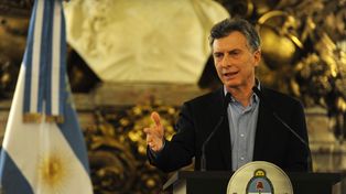 Macri anuncia un plan de salud para 15 millones de personas y paga a las obras sociales