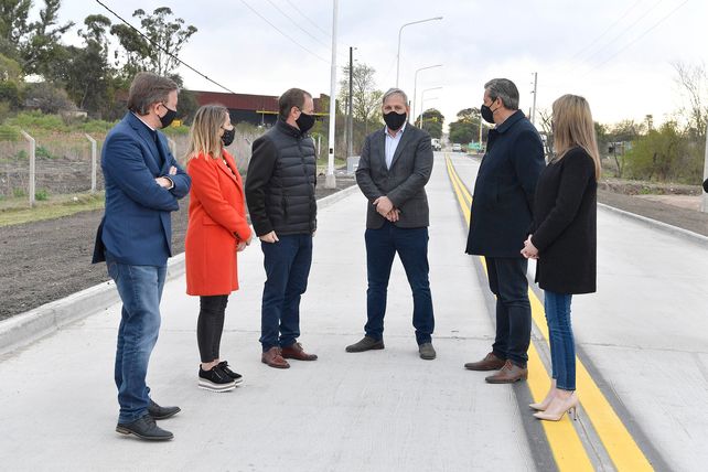 Gustavo Bordet y el intendente recorrieron la obra en el Parque Industrial
