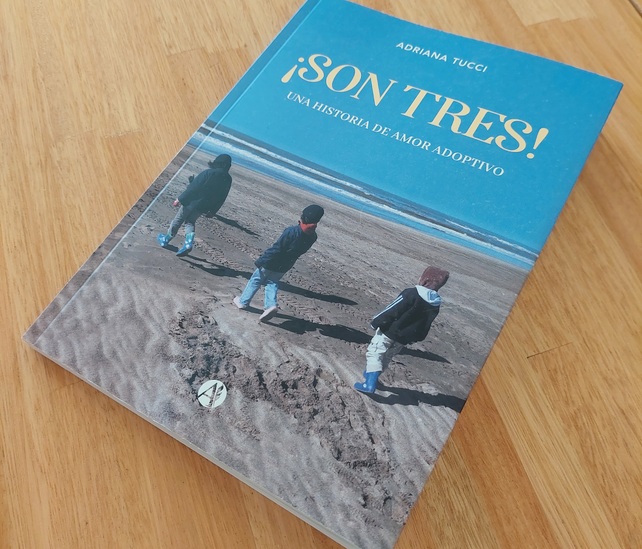 ¡Son tres!, un libro en primera persona sobre la maternidad adoptiva