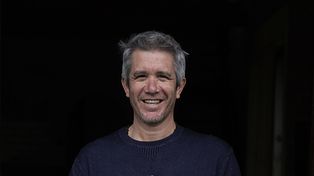 Vive acá. El cineasta de Alcorta ganó premios&nbsp;en festivales de México y Rosario. Narra la pasión futbolera y elige Funes para vivir por la tranquilidad y su ritmo aún pueblerino