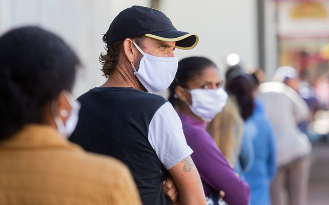 La OMS advierte que la escalada de casos de Ómicron podría crear variantes más peligrosas