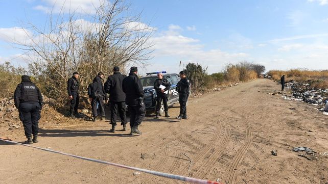 El cuerpo apareció a la vera de un camino rural de Pérez.