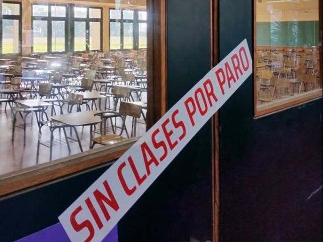 Docentes de la UNR van al paro clave contra el veto de Milei al Financiamiento Universitario