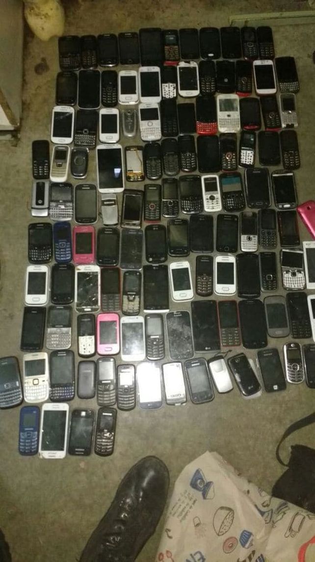 Incautaron 137 celulares, 38 facas y plantas de marihuana en una requisa carcelaria