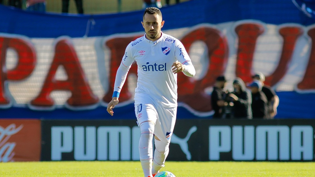 Colón intenta reflotar la chance de sumar al uruguayo Rodrigo Amaral.