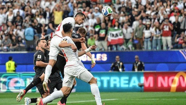 Nueva Zelanda e Irán empataron 2-2.