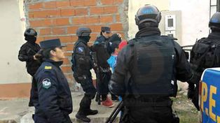 No era. Con fuerte presencia policial habían detenido al inocente 12 días después del crimen.&nbsp;