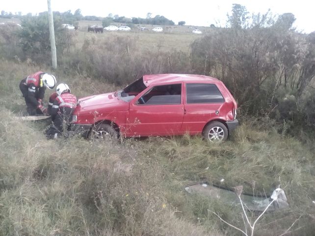 Volcó en un camino vecinal