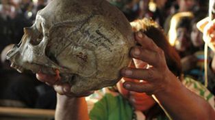 La historia de la niña aborigen cuyo cráneo terminó en Europa