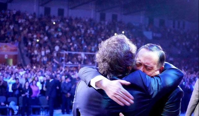La Justicia ya investiga la milagrosa conversión de pesos a dólares del pastor que visitó Milei en Chaco La Justicia ya investiga la milagrosa conversión de pesos a dólares del pastor que visitó Milei en Chaco
