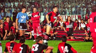 En 1993, Maradona revolucionó Newell’s y siempre mostró gestos de agradecimiento a los hinchas rojinegros.&nbsp;