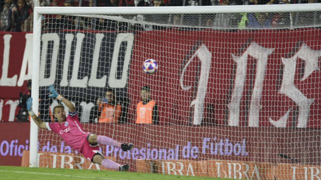 Newells lo definió sobre el cierre con un golazo de Mosquera