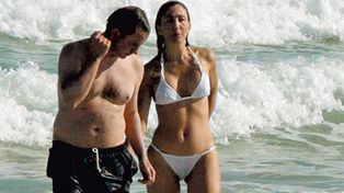 Ingrid Betancourt vive un romance, y no lo esconde en las playas de Miami